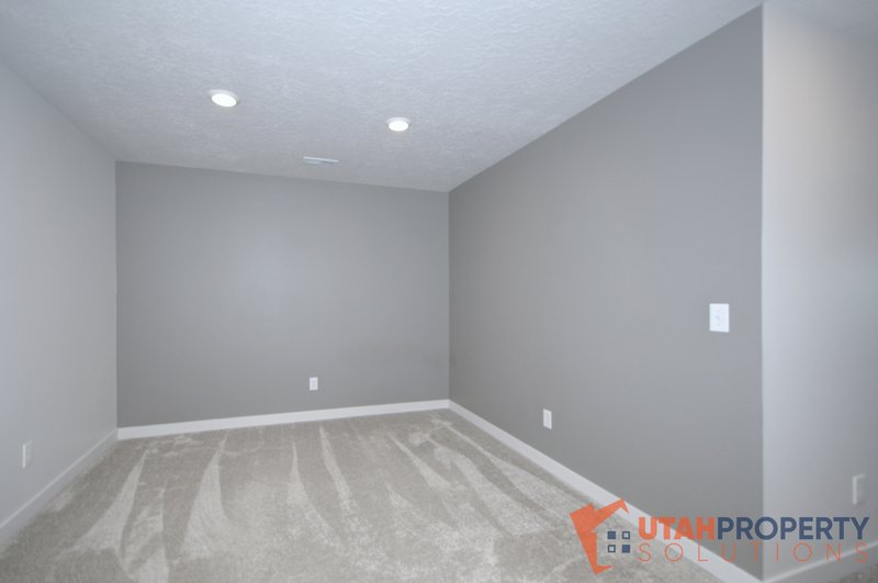 Pet Friendly Modern 4 Bedroom Townhome! property image