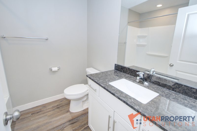 Pet Friendly Modern 4 Bedroom Townhome! property image
