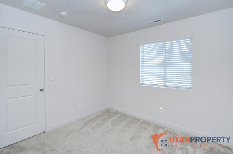 Pet Friendly Modern 4 Bedroom Townhome! property image