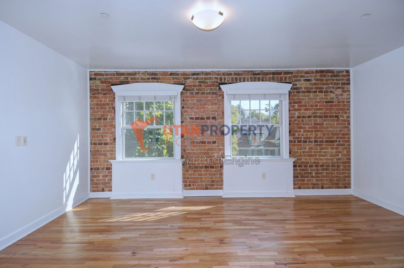 Gorgeous 2 Bed In Avenues - Parking Included! property image