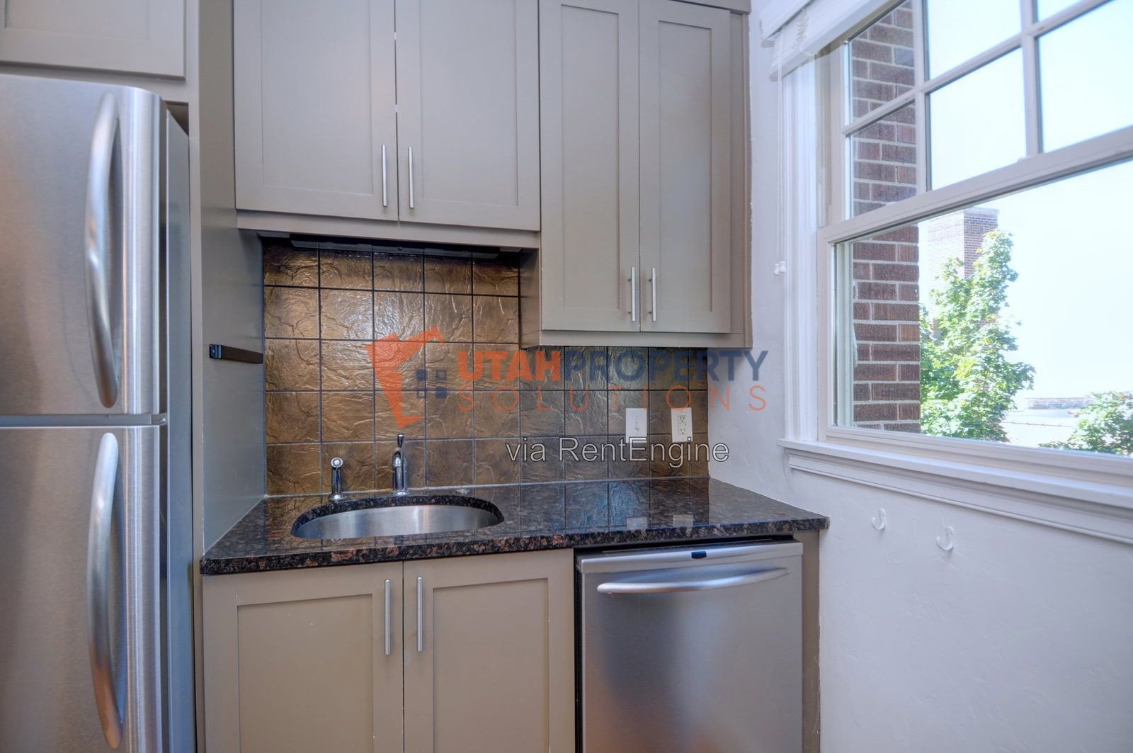 Gorgeous 2 Bed In Avenues - Parking Included! property image