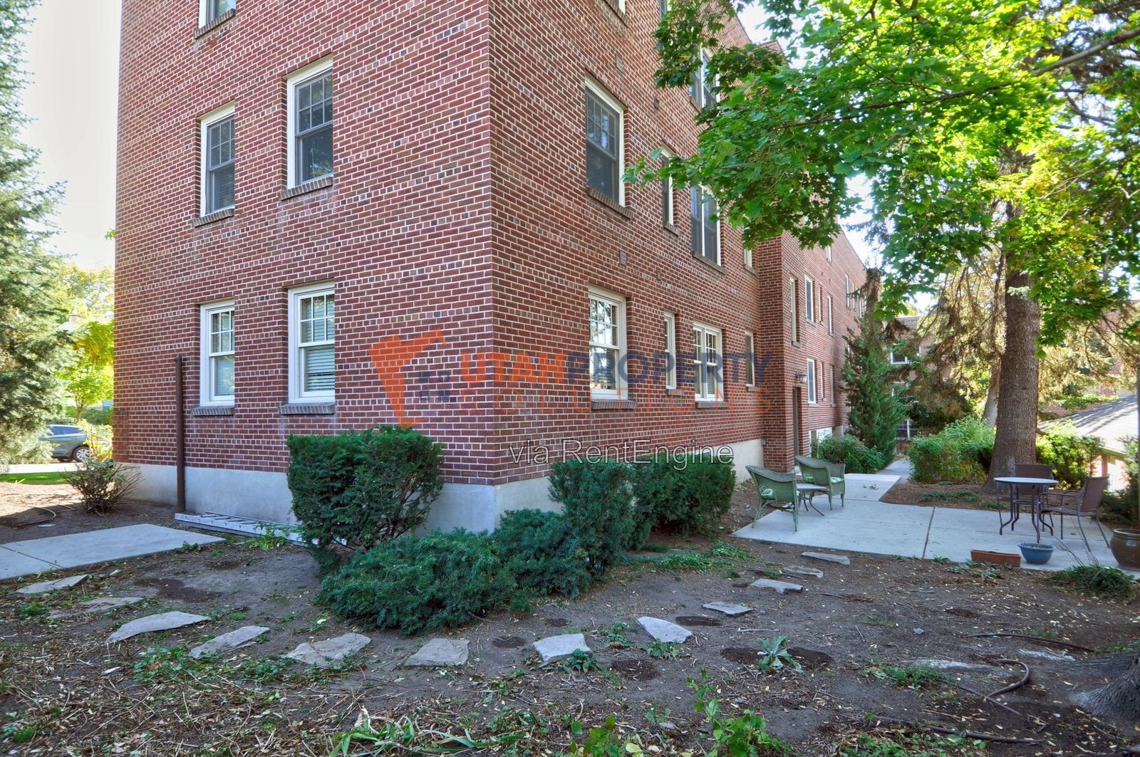 Gorgeous 2 Bed In Avenues - Parking Included! property image