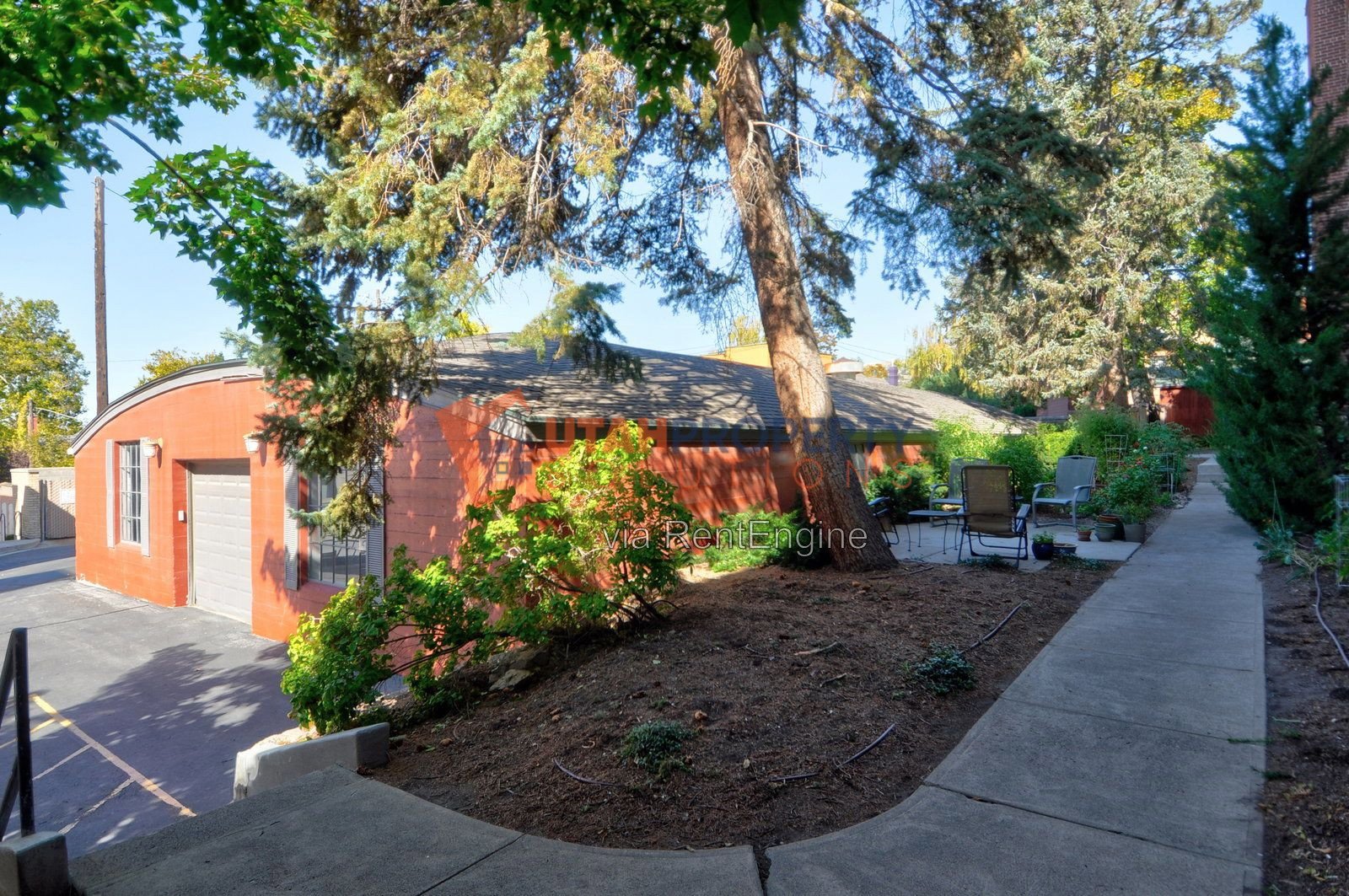 Gorgeous 2 Bed In Avenues - Parking Included! property image