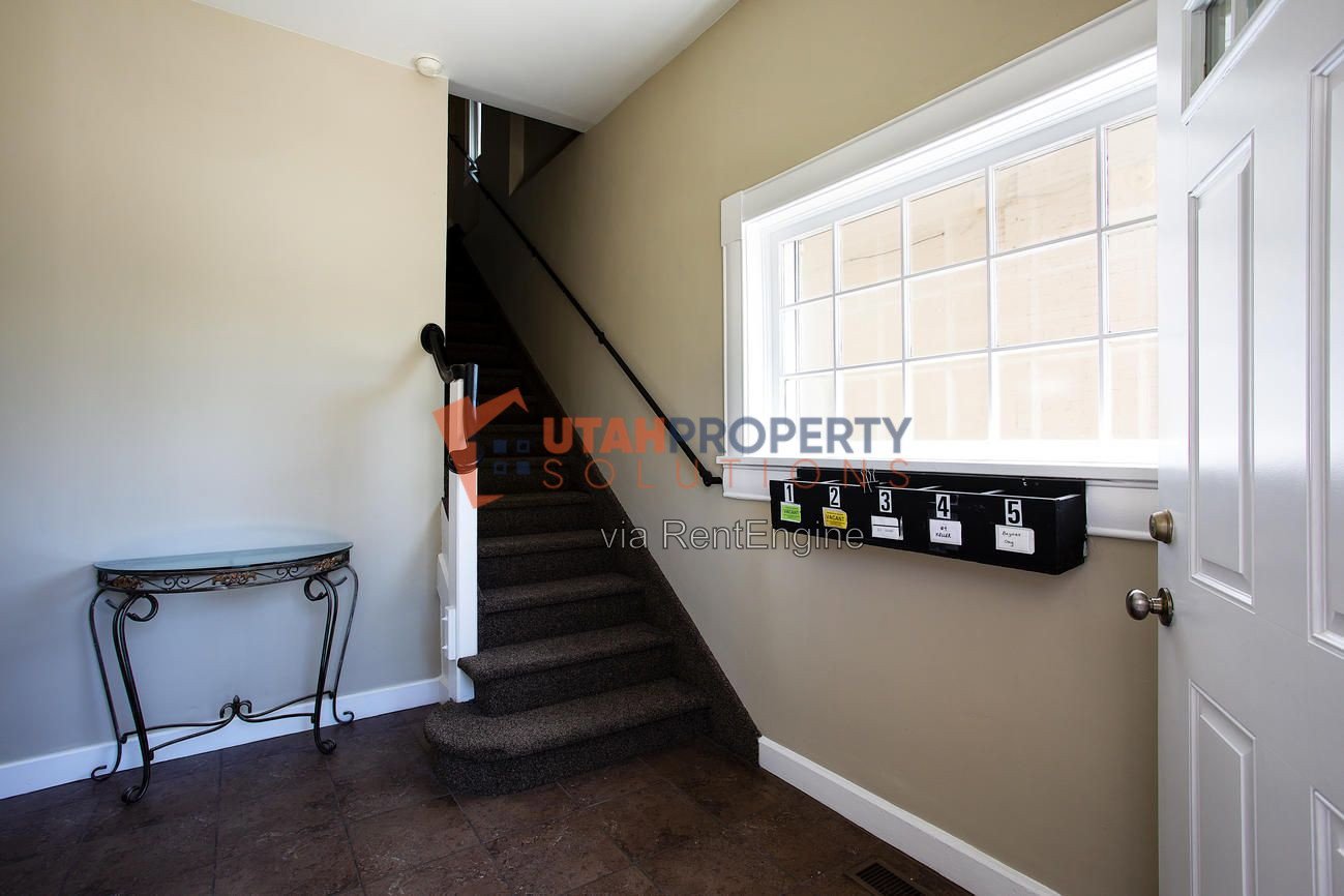 Beautiful Top Floor Apartment in Salt Lake! property image