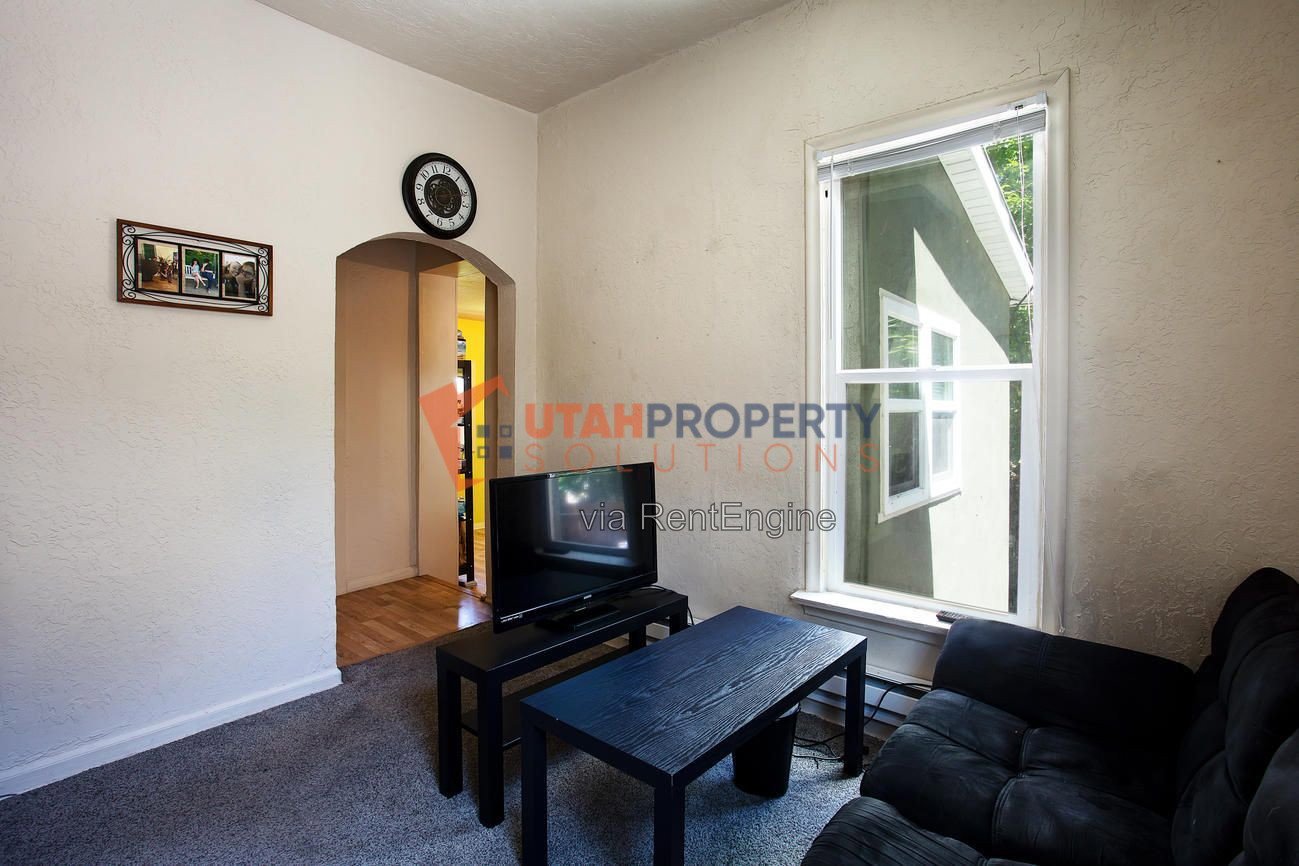 Beautiful Top Floor Apartment in Salt Lake! property image