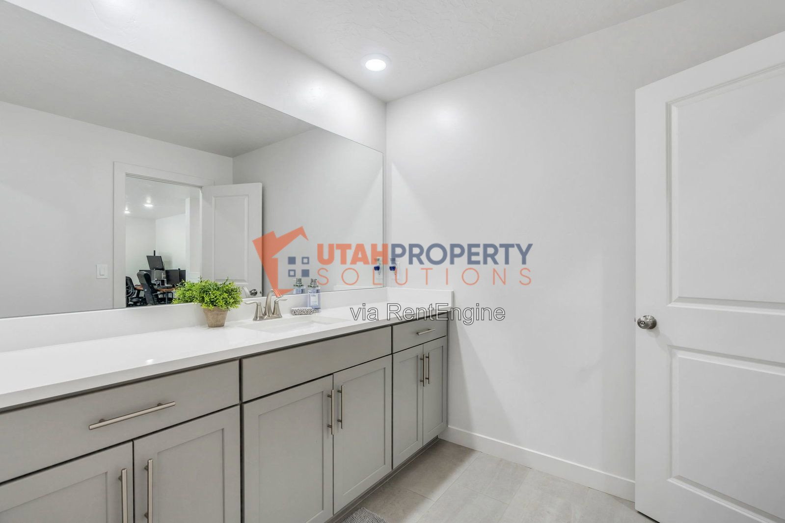 Gorgeous 5 Bedroom Single Family Home property image